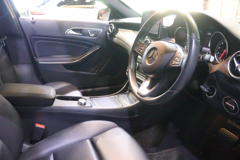 メルセデスベンツ GLA GLA220 4MATIC ﾌﾟﾚﾐｱﾑP ﾚｰﾀﾞｰSP　1ｵｰﾅｰ 後期ﾓﾃﾞﾙ 黒革 ﾊﾟﾉﾗﾏｻﾝﾙｰﾌ 8ｲﾝﾁﾜｲﾄﾞﾅﾋﾞ CarPlay harman/kardonｻｳﾝﾄﾞ LEDﾍｯﾄﾞﾗｲﾄ ｱｸﾃｨﾌﾞｸﾙｺﾝ 自動ﾘｱｹﾞｰﾄ 18ｲﾝﾁｱﾙﾐ　2年保証