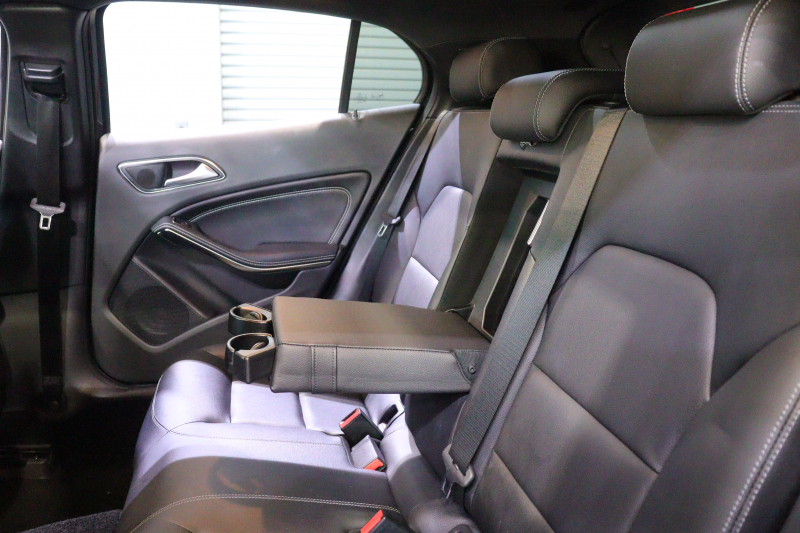 メルセデスベンツ GLA GLA220 4MATIC ﾌﾟﾚﾐｱﾑP ﾚｰﾀﾞｰSP　1ｵｰﾅｰ 後期ﾓﾃﾞﾙ 黒革 ﾊﾟﾉﾗﾏｻﾝﾙｰﾌ 8ｲﾝﾁﾜｲﾄﾞﾅﾋﾞ CarPlay harman/kardonｻｳﾝﾄﾞ LEDﾍｯﾄﾞﾗｲﾄ ｱｸﾃｨﾌﾞｸﾙｺﾝ 自動ﾘｱｹﾞｰﾄ 18ｲﾝﾁｱﾙﾐ　2年保証