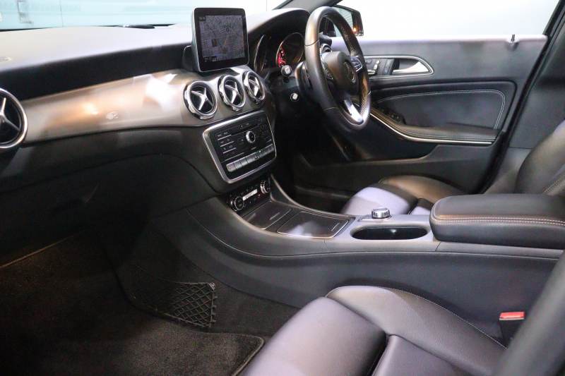 メルセデスベンツ GLA GLA220 4MATIC ﾌﾟﾚﾐｱﾑP ﾚｰﾀﾞｰSP　1ｵｰﾅｰ 後期ﾓﾃﾞﾙ 黒革 ﾊﾟﾉﾗﾏｻﾝﾙｰﾌ 8ｲﾝﾁﾜｲﾄﾞﾅﾋﾞ CarPlay harman/kardonｻｳﾝﾄﾞ LEDﾍｯﾄﾞﾗｲﾄ ｱｸﾃｨﾌﾞｸﾙｺﾝ 自動ﾘｱｹﾞｰﾄ 18ｲﾝﾁｱﾙﾐ　2年保証