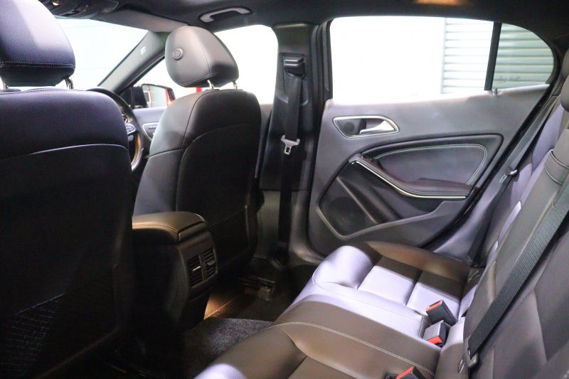 メルセデスベンツ GLA GLA220 4MATIC ﾌﾟﾚﾐｱﾑP ﾚｰﾀﾞｰSP　1ｵｰﾅｰ 後期ﾓﾃﾞﾙ 黒革 ﾊﾟﾉﾗﾏｻﾝﾙｰﾌ 8ｲﾝﾁﾜｲﾄﾞﾅﾋﾞ CarPlay harman/kardonｻｳﾝﾄﾞ LEDﾍｯﾄﾞﾗｲﾄ ｱｸﾃｨﾌﾞｸﾙｺﾝ 自動ﾘｱｹﾞｰﾄ 18ｲﾝﾁｱﾙﾐ　2年保証