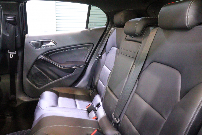 メルセデスベンツ GLA GLA220 4MATIC ﾌﾟﾚﾐｱﾑP ﾚｰﾀﾞｰSP　1ｵｰﾅｰ 後期ﾓﾃﾞﾙ 黒革 ﾊﾟﾉﾗﾏｻﾝﾙｰﾌ 8ｲﾝﾁﾜｲﾄﾞﾅﾋﾞ CarPlay harman/kardonｻｳﾝﾄﾞ LEDﾍｯﾄﾞﾗｲﾄ ｱｸﾃｨﾌﾞｸﾙｺﾝ 自動ﾘｱｹﾞｰﾄ 18ｲﾝﾁｱﾙﾐ　2年保証