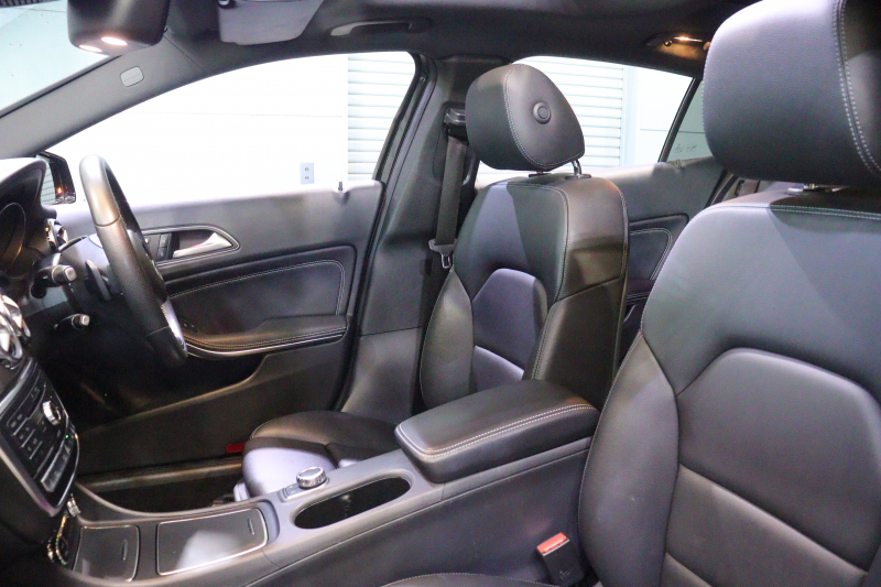 メルセデスベンツ GLA GLA220 4MATIC ﾌﾟﾚﾐｱﾑP ﾚｰﾀﾞｰSP　1ｵｰﾅｰ 後期ﾓﾃﾞﾙ 黒革 ﾊﾟﾉﾗﾏｻﾝﾙｰﾌ 8ｲﾝﾁﾜｲﾄﾞﾅﾋﾞ CarPlay harman/kardonｻｳﾝﾄﾞ LEDﾍｯﾄﾞﾗｲﾄ ｱｸﾃｨﾌﾞｸﾙｺﾝ 自動ﾘｱｹﾞｰﾄ 18ｲﾝﾁｱﾙﾐ　2年保証