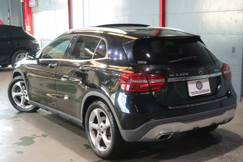 メルセデスベンツ GLA GLA220 4MATIC ﾌﾟﾚﾐｱﾑP ﾚｰﾀﾞｰSP　1ｵｰﾅｰ 後期ﾓﾃﾞﾙ 黒革 ﾊﾟﾉﾗﾏｻﾝﾙｰﾌ 8ｲﾝﾁﾜｲﾄﾞﾅﾋﾞ CarPlay harman/kardonｻｳﾝﾄﾞ LEDﾍｯﾄﾞﾗｲﾄ ｱｸﾃｨﾌﾞｸﾙｺﾝ 自動ﾘｱｹﾞｰﾄ 18ｲﾝﾁｱﾙﾐ　2年保証