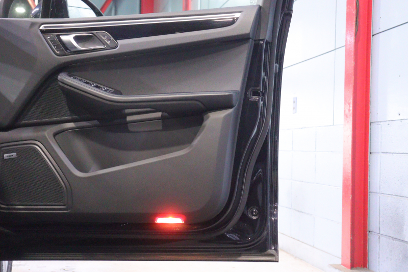 ポルシェ マカン ｽﾎﾟｰﾂｸﾛﾉP　後期ﾓﾃﾞﾙ PASM 黒本革 18way電動ｼｰﾄ PCMﾅﾋﾞ BOSEｻｳﾝﾄﾞ CarPlay ｱｸﾃｨﾌﾞｸﾙｺﾝ ﾚｰﾝｷｰﾌﾟ&ﾚｰﾝﾁｪﾝｼﾞｱｼｽﾄ PDLS付LEDﾍｯﾄﾞﾗｲﾄ ｴﾝﾄﾘｰﾄﾞﾗｲﾌﾞ ﾍﾞﾝﾁﾚｰﾀｰ ｼｰﾄﾋｰﾀｰ 360ｶﾒﾗ 　2年保証