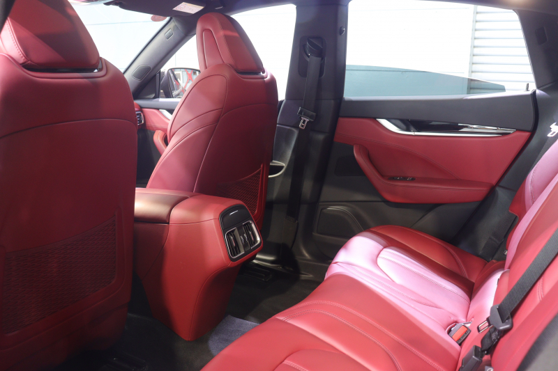 マセラティ レヴァンテ ﾚｯﾄﾞﾚｻﾞｰｼｰﾄ 全席ｼｰﾄﾋｰﾀｰ ﾊﾟﾉﾗﾏｻﾝﾙｰﾌ MTCﾅﾋﾞ CarPlay ﾌﾙｾｸﾞTV ﾌﾟｯｼｭｽﾀｰﾄ ｱｸﾃｨﾌﾞｸﾙｺﾝ ﾚｰﾝｾﾝｽ  ﾌﾞﾗｲﾝﾄﾞｽﾎﾟｯﾄﾓﾆﾀｰ 360ｶﾒﾗ 自動ﾘｱｹﾞｰﾄ 21ｲﾝﾁｱﾝﾃｰｵAW　2年保証