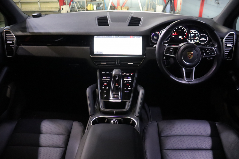 ポルシェ カイエン 本革ｼｰﾄ(ﾌﾞﾗｯｸ) ﾒﾓﾘｰ機能付き電動ｼｰﾄ ｼｰﾄﾋｰﾀｰ PCMﾅﾋﾞ CarPlay PDLS付LEDﾍｯﾄﾞﾗｲﾄ ｱｸﾃｨﾌﾞｸﾙｺﾝ ﾚｰﾝﾁｪﾝｼﾞ&ﾚｰﾝｷｰﾌﾟｱｼｽﾄ 19ｲﾝﾁｶｲｴﾝSﾃﾞｻﾞｲﾝAW　2年保証