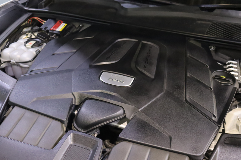 ポルシェ カイエン 本革ｼｰﾄ(ﾌﾞﾗｯｸ) ﾒﾓﾘｰ機能付き電動ｼｰﾄ ｼｰﾄﾋｰﾀｰ PCMﾅﾋﾞ CarPlay PDLS付LEDﾍｯﾄﾞﾗｲﾄ ｱｸﾃｨﾌﾞｸﾙｺﾝ ﾚｰﾝﾁｪﾝｼﾞ&ﾚｰﾝｷｰﾌﾟｱｼｽﾄ 19ｲﾝﾁｶｲｴﾝSﾃﾞｻﾞｲﾝAW　2年保証