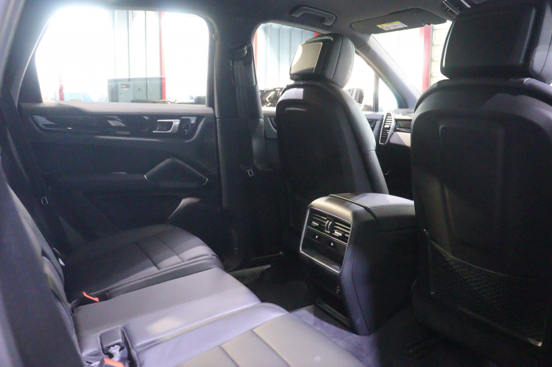 ポルシェ カイエン 本革ｼｰﾄ(ﾌﾞﾗｯｸ) ﾒﾓﾘｰ機能付き電動ｼｰﾄ ｼｰﾄﾋｰﾀｰ PCMﾅﾋﾞ CarPlay PDLS付LEDﾍｯﾄﾞﾗｲﾄ ｱｸﾃｨﾌﾞｸﾙｺﾝ ﾚｰﾝﾁｪﾝｼﾞ&ﾚｰﾝｷｰﾌﾟｱｼｽﾄ 19ｲﾝﾁｶｲｴﾝSﾃﾞｻﾞｲﾝAW　2年保証