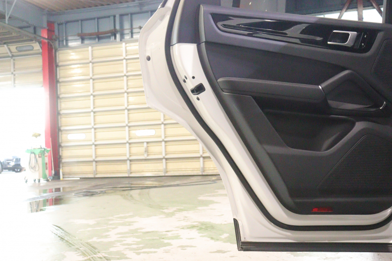 ポルシェ カイエン 本革ｼｰﾄ(ﾌﾞﾗｯｸ) ﾒﾓﾘｰ機能付き電動ｼｰﾄ ｼｰﾄﾋｰﾀｰ PCMﾅﾋﾞ CarPlay PDLS付LEDﾍｯﾄﾞﾗｲﾄ ｱｸﾃｨﾌﾞｸﾙｺﾝ ﾚｰﾝﾁｪﾝｼﾞ&ﾚｰﾝｷｰﾌﾟｱｼｽﾄ 19ｲﾝﾁｶｲｴﾝSﾃﾞｻﾞｲﾝAW　2年保証