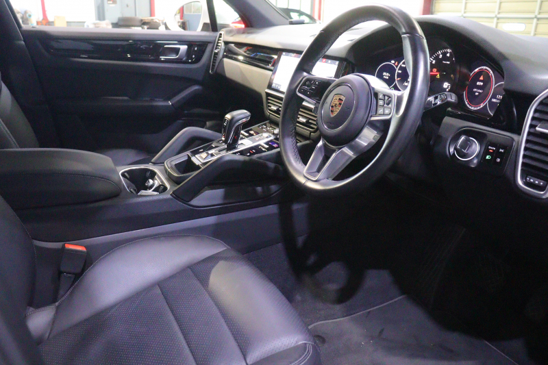 ポルシェ カイエン 本革ｼｰﾄ(ﾌﾞﾗｯｸ) ﾒﾓﾘｰ機能付き電動ｼｰﾄ ｼｰﾄﾋｰﾀｰ PCMﾅﾋﾞ CarPlay PDLS付LEDﾍｯﾄﾞﾗｲﾄ ｱｸﾃｨﾌﾞｸﾙｺﾝ ﾚｰﾝﾁｪﾝｼﾞ&ﾚｰﾝｷｰﾌﾟｱｼｽﾄ 19ｲﾝﾁｶｲｴﾝSﾃﾞｻﾞｲﾝAW　2年保証