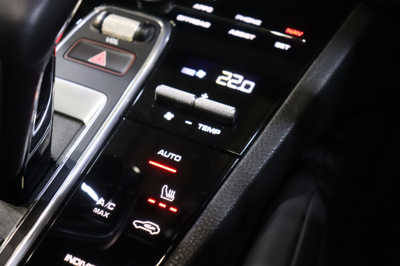 ポルシェ カイエン 本革ｼｰﾄ(ﾌﾞﾗｯｸ) ﾒﾓﾘｰ機能付き電動ｼｰﾄ ｼｰﾄﾋｰﾀｰ PCMﾅﾋﾞ CarPlay PDLS付LEDﾍｯﾄﾞﾗｲﾄ ｱｸﾃｨﾌﾞｸﾙｺﾝ ﾚｰﾝﾁｪﾝｼﾞ&ﾚｰﾝｷｰﾌﾟｱｼｽﾄ 19ｲﾝﾁｶｲｴﾝSﾃﾞｻﾞｲﾝAW　2年保証