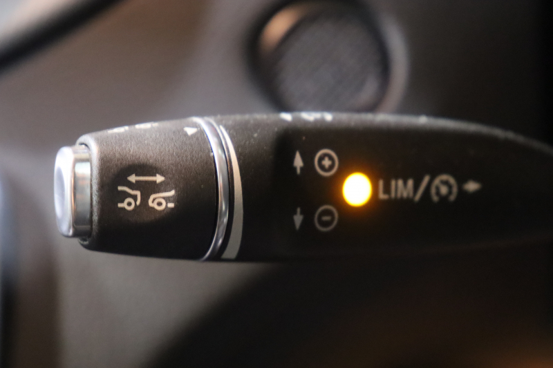 メルセデスベンツ GLA GLA250 4MATIC ﾍﾞｰｼｯｸPﾌﾟﾗｽ ﾚｰﾀﾞｰSP　ｷｰﾚｽｺﾞｰ ﾚｻﾞｰﾂｲﾝｼｰﾄ(ﾌﾞﾗｯｸ) 8ｲﾝﾁﾜｲﾄﾞﾅﾋﾞ CarPlay ﾌﾙｾｸﾞTV ｱｸﾃｨﾌﾞｸﾙｺﾝ ﾚｰﾝｷｰﾌﾟ ﾌﾞﾗｲﾝﾄﾞｽﾎﾟｯﾄｱｼｽﾄ ｱﾝﾋﾞｴﾝﾄﾗｲﾄ　2年保証