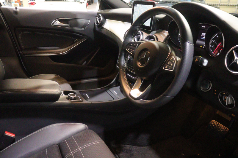 メルセデスベンツ GLA GLA250 4MATIC ﾍﾞｰｼｯｸPﾌﾟﾗｽ ﾚｰﾀﾞｰSP　ｷｰﾚｽｺﾞｰ ﾚｻﾞｰﾂｲﾝｼｰﾄ(ﾌﾞﾗｯｸ) 8ｲﾝﾁﾜｲﾄﾞﾅﾋﾞ CarPlay ﾌﾙｾｸﾞTV ｱｸﾃｨﾌﾞｸﾙｺﾝ ﾚｰﾝｷｰﾌﾟ ﾌﾞﾗｲﾝﾄﾞｽﾎﾟｯﾄｱｼｽﾄ ｱﾝﾋﾞｴﾝﾄﾗｲﾄ　2年保証