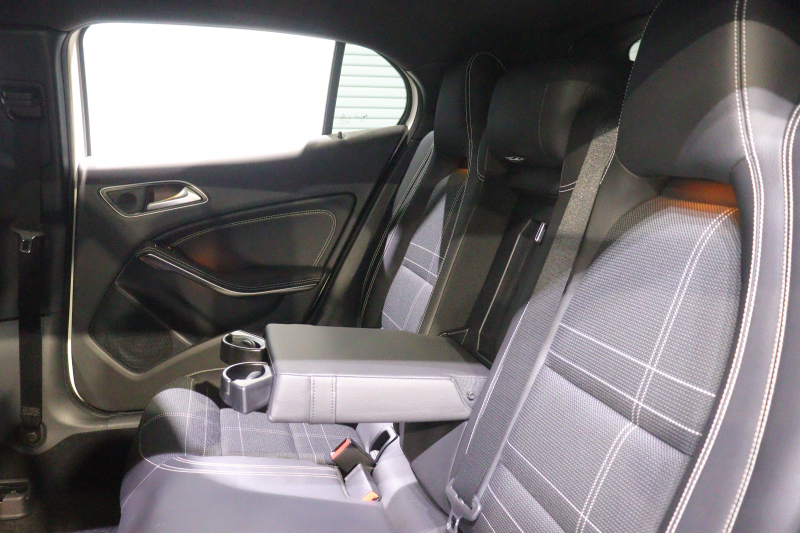 メルセデスベンツ GLA GLA250 4MATIC ﾍﾞｰｼｯｸPﾌﾟﾗｽ ﾚｰﾀﾞｰSP　ｷｰﾚｽｺﾞｰ ﾚｻﾞｰﾂｲﾝｼｰﾄ(ﾌﾞﾗｯｸ) 8ｲﾝﾁﾜｲﾄﾞﾅﾋﾞ CarPlay ﾌﾙｾｸﾞTV ｱｸﾃｨﾌﾞｸﾙｺﾝ ﾚｰﾝｷｰﾌﾟ ﾌﾞﾗｲﾝﾄﾞｽﾎﾟｯﾄｱｼｽﾄ ｱﾝﾋﾞｴﾝﾄﾗｲﾄ　2年保証