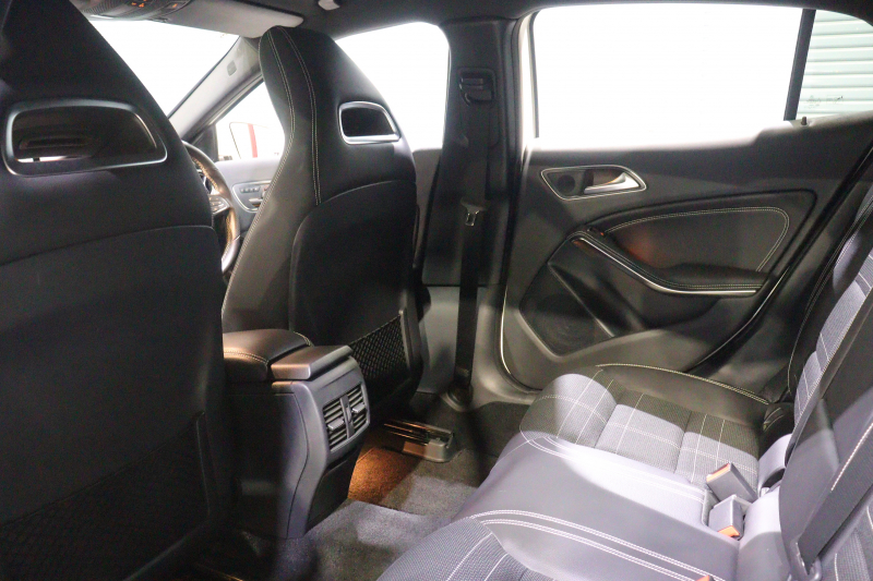 メルセデスベンツ GLA GLA250 4MATIC ﾍﾞｰｼｯｸPﾌﾟﾗｽ ﾚｰﾀﾞｰSP　ｷｰﾚｽｺﾞｰ ﾚｻﾞｰﾂｲﾝｼｰﾄ(ﾌﾞﾗｯｸ) 8ｲﾝﾁﾜｲﾄﾞﾅﾋﾞ CarPlay ﾌﾙｾｸﾞTV ｱｸﾃｨﾌﾞｸﾙｺﾝ ﾚｰﾝｷｰﾌﾟ ﾌﾞﾗｲﾝﾄﾞｽﾎﾟｯﾄｱｼｽﾄ ｱﾝﾋﾞｴﾝﾄﾗｲﾄ　2年保証