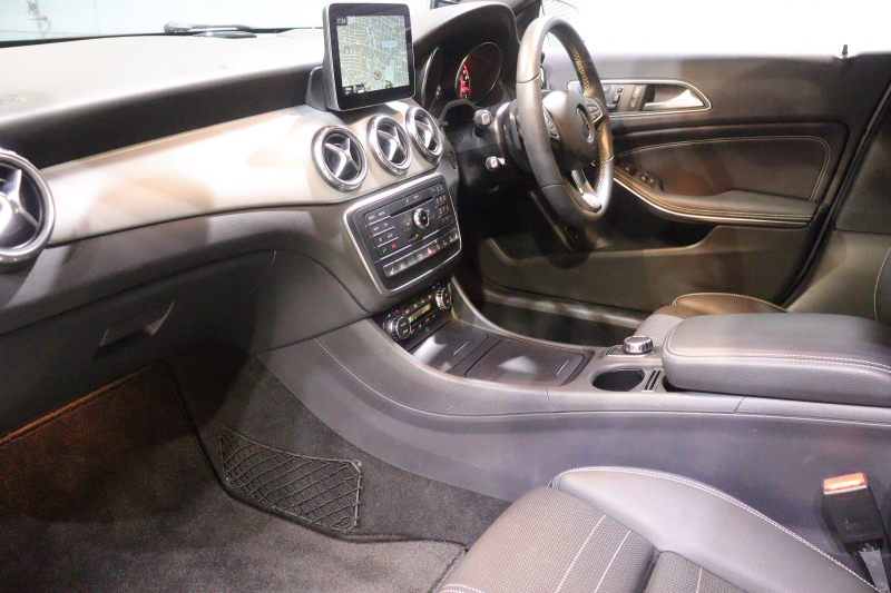 メルセデスベンツ GLA GLA250 4MATIC ﾍﾞｰｼｯｸPﾌﾟﾗｽ ﾚｰﾀﾞｰSP　ｷｰﾚｽｺﾞｰ ﾚｻﾞｰﾂｲﾝｼｰﾄ(ﾌﾞﾗｯｸ) 8ｲﾝﾁﾜｲﾄﾞﾅﾋﾞ CarPlay ﾌﾙｾｸﾞTV ｱｸﾃｨﾌﾞｸﾙｺﾝ ﾚｰﾝｷｰﾌﾟ ﾌﾞﾗｲﾝﾄﾞｽﾎﾟｯﾄｱｼｽﾄ ｱﾝﾋﾞｴﾝﾄﾗｲﾄ　2年保証