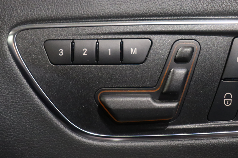 メルセデスベンツ GLA GLA250 4MATIC ﾍﾞｰｼｯｸPﾌﾟﾗｽ ﾚｰﾀﾞｰSP　ｷｰﾚｽｺﾞｰ ﾚｻﾞｰﾂｲﾝｼｰﾄ(ﾌﾞﾗｯｸ) 8ｲﾝﾁﾜｲﾄﾞﾅﾋﾞ CarPlay ﾌﾙｾｸﾞTV ｱｸﾃｨﾌﾞｸﾙｺﾝ ﾚｰﾝｷｰﾌﾟ ﾌﾞﾗｲﾝﾄﾞｽﾎﾟｯﾄｱｼｽﾄ ｱﾝﾋﾞｴﾝﾄﾗｲﾄ　2年保証