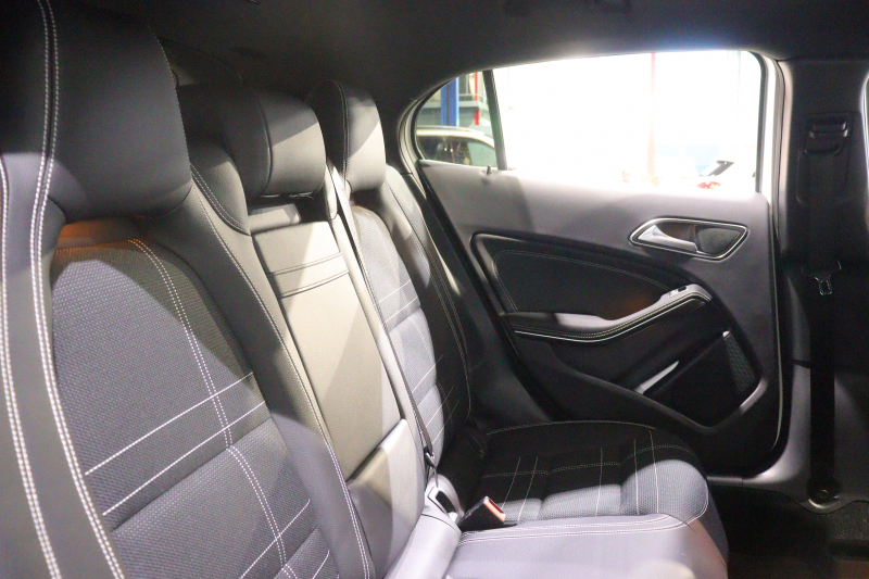 メルセデスベンツ GLA GLA250 4MATIC ﾍﾞｰｼｯｸPﾌﾟﾗｽ ﾚｰﾀﾞｰSP　ｷｰﾚｽｺﾞｰ ﾚｻﾞｰﾂｲﾝｼｰﾄ(ﾌﾞﾗｯｸ) 8ｲﾝﾁﾜｲﾄﾞﾅﾋﾞ CarPlay ﾌﾙｾｸﾞTV ｱｸﾃｨﾌﾞｸﾙｺﾝ ﾚｰﾝｷｰﾌﾟ ﾌﾞﾗｲﾝﾄﾞｽﾎﾟｯﾄｱｼｽﾄ ｱﾝﾋﾞｴﾝﾄﾗｲﾄ　2年保証