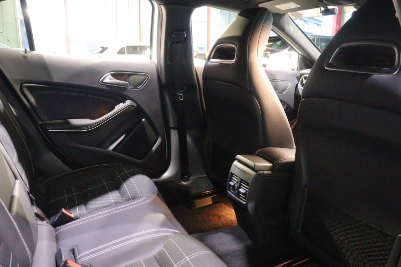 メルセデスベンツ GLA GLA250 4MATIC ﾍﾞｰｼｯｸPﾌﾟﾗｽ ﾚｰﾀﾞｰSP　ｷｰﾚｽｺﾞｰ ﾚｻﾞｰﾂｲﾝｼｰﾄ(ﾌﾞﾗｯｸ) 8ｲﾝﾁﾜｲﾄﾞﾅﾋﾞ CarPlay ﾌﾙｾｸﾞTV ｱｸﾃｨﾌﾞｸﾙｺﾝ ﾚｰﾝｷｰﾌﾟ ﾌﾞﾗｲﾝﾄﾞｽﾎﾟｯﾄｱｼｽﾄ ｱﾝﾋﾞｴﾝﾄﾗｲﾄ　2年保証