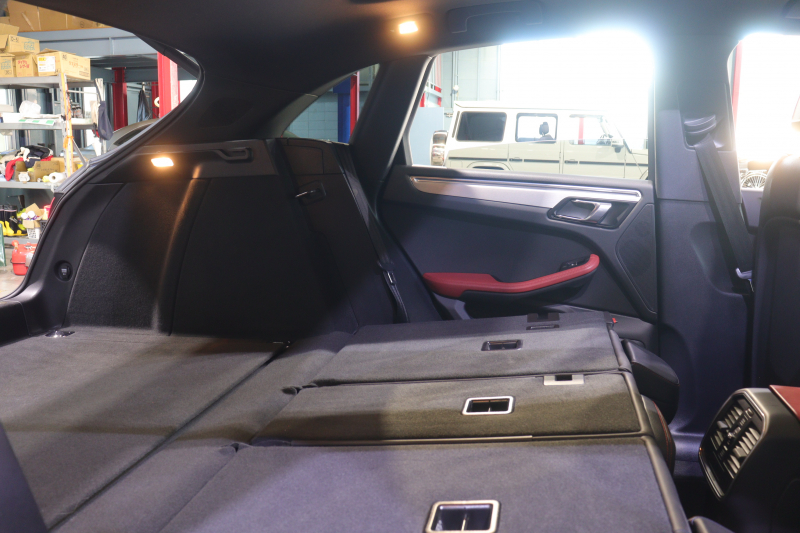 ポルシェ マカン SｼｭﾎﾟﾙﾄED ｽﾎﾟｰﾂｸﾛﾉP　MY20 後期ﾓﾃﾞﾙ ACC 黒×赤革 14way電動ｼｰﾄ ﾊﾟﾉﾗﾏｻﾝﾙｰﾌ PCMﾅﾋﾞ CarPlay ﾚｰﾝﾁｪﾝｼﾞｱｼｽﾄ LEDﾍｯﾄﾞﾗｲﾄ ｴﾝﾄﾘD ｼｰﾄﾋｰﾀｰ 360ｶﾒﾗ 21ｲﾝﾁAW 　2年保証付