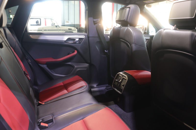 ポルシェ マカン SｼｭﾎﾟﾙﾄED ｽﾎﾟｰﾂｸﾛﾉP　MY20 後期ﾓﾃﾞﾙ ACC 黒×赤革 14way電動ｼｰﾄ ﾊﾟﾉﾗﾏｻﾝﾙｰﾌ PCMﾅﾋﾞ CarPlay ﾚｰﾝﾁｪﾝｼﾞｱｼｽﾄ LEDﾍｯﾄﾞﾗｲﾄ ｴﾝﾄﾘD ｼｰﾄﾋｰﾀｰ 360ｶﾒﾗ 21ｲﾝﾁAW 　2年保証付