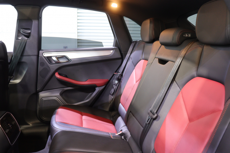 ポルシェ マカン SｼｭﾎﾟﾙﾄED ｽﾎﾟｰﾂｸﾛﾉP　MY20 後期ﾓﾃﾞﾙ ACC 黒×赤革 14way電動ｼｰﾄ ﾊﾟﾉﾗﾏｻﾝﾙｰﾌ PCMﾅﾋﾞ CarPlay ﾚｰﾝﾁｪﾝｼﾞｱｼｽﾄ LEDﾍｯﾄﾞﾗｲﾄ ｴﾝﾄﾘD ｼｰﾄﾋｰﾀｰ 360ｶﾒﾗ 21ｲﾝﾁAW 　2年保証付