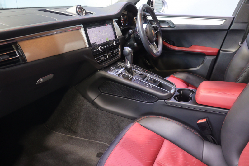 ポルシェ マカン SｼｭﾎﾟﾙﾄED ｽﾎﾟｰﾂｸﾛﾉP　MY20 後期ﾓﾃﾞﾙ ACC 黒×赤革 14way電動ｼｰﾄ ﾊﾟﾉﾗﾏｻﾝﾙｰﾌ PCMﾅﾋﾞ CarPlay ﾚｰﾝﾁｪﾝｼﾞｱｼｽﾄ LEDﾍｯﾄﾞﾗｲﾄ ｴﾝﾄﾘD ｼｰﾄﾋｰﾀｰ 360ｶﾒﾗ 21ｲﾝﾁAW 　2年保証付