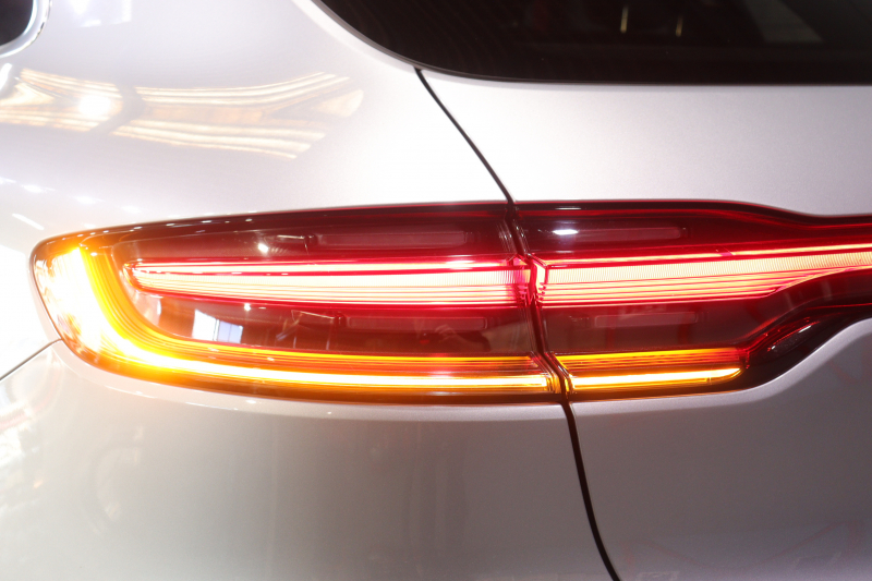 ポルシェ マカン SｼｭﾎﾟﾙﾄED ｽﾎﾟｰﾂｸﾛﾉP　MY20 後期ﾓﾃﾞﾙ ACC 黒×赤革 14way電動ｼｰﾄ ﾊﾟﾉﾗﾏｻﾝﾙｰﾌ PCMﾅﾋﾞ CarPlay ﾚｰﾝﾁｪﾝｼﾞｱｼｽﾄ LEDﾍｯﾄﾞﾗｲﾄ ｴﾝﾄﾘD ｼｰﾄﾋｰﾀｰ 360ｶﾒﾗ 21ｲﾝﾁAW 　2年保証付