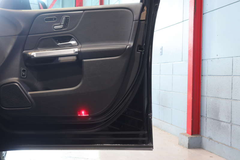 メルセデスベンツ GLB GLB200d ﾅﾋﾞｹﾞｰｼｮﾝP ﾚｰﾀﾞｰSP　ﾚｻﾞｰﾂｲﾝｼｰﾄ(ﾌﾞﾗｯｸ) ﾊﾟﾉﾗﾏｻﾝﾙｰﾌ 10.25ｲﾝﾁﾜｲﾄﾞﾅﾋﾞ&ｺｸﾋﾟｯﾄﾃﾞｨｽﾌﾟﾚｲ 360ｶﾒﾗ 360ｶﾒﾗ ｱｸﾃｨﾌﾞｸﾙｺﾝ ﾚｰﾝｷｰﾌﾟ&ﾚｰﾝﾁｪﾝｼﾞｱｼｽﾄ LEDﾍｯﾄﾞﾗｲﾄ　2年保証