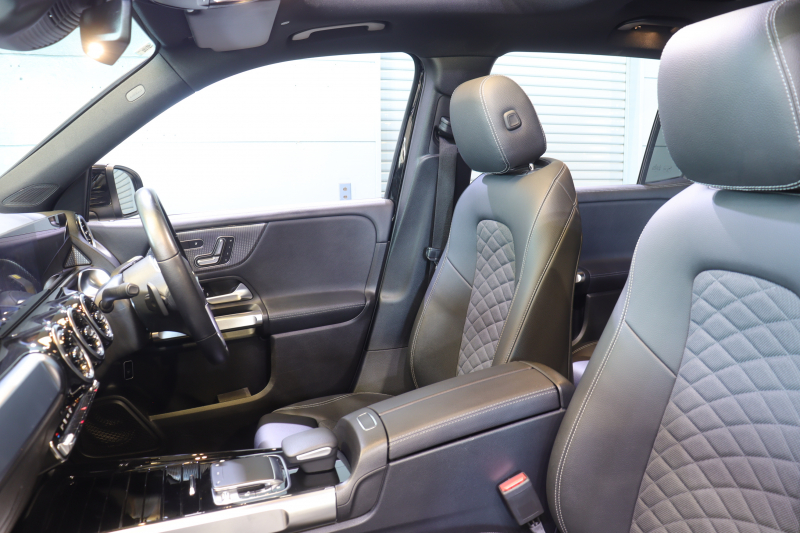 メルセデスベンツ GLB GLB200d ﾅﾋﾞｹﾞｰｼｮﾝP ﾚｰﾀﾞｰSP　ﾚｻﾞｰﾂｲﾝｼｰﾄ(ﾌﾞﾗｯｸ) ﾊﾟﾉﾗﾏｻﾝﾙｰﾌ 10.25ｲﾝﾁﾜｲﾄﾞﾅﾋﾞ&ｺｸﾋﾟｯﾄﾃﾞｨｽﾌﾟﾚｲ 360ｶﾒﾗ 360ｶﾒﾗ ｱｸﾃｨﾌﾞｸﾙｺﾝ ﾚｰﾝｷｰﾌﾟ&ﾚｰﾝﾁｪﾝｼﾞｱｼｽﾄ LEDﾍｯﾄﾞﾗｲﾄ　2年保証