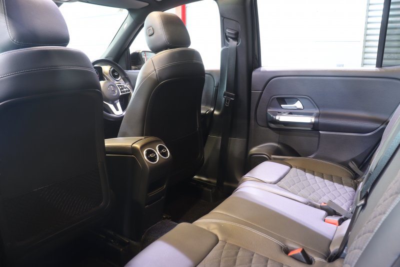 メルセデスベンツ GLB GLB200d ﾅﾋﾞｹﾞｰｼｮﾝP ﾚｰﾀﾞｰSP　ﾚｻﾞｰﾂｲﾝｼｰﾄ(ﾌﾞﾗｯｸ) ﾊﾟﾉﾗﾏｻﾝﾙｰﾌ 10.25ｲﾝﾁﾜｲﾄﾞﾅﾋﾞ&ｺｸﾋﾟｯﾄﾃﾞｨｽﾌﾟﾚｲ 360ｶﾒﾗ 360ｶﾒﾗ ｱｸﾃｨﾌﾞｸﾙｺﾝ ﾚｰﾝｷｰﾌﾟ&ﾚｰﾝﾁｪﾝｼﾞｱｼｽﾄ LEDﾍｯﾄﾞﾗｲﾄ　2年保証