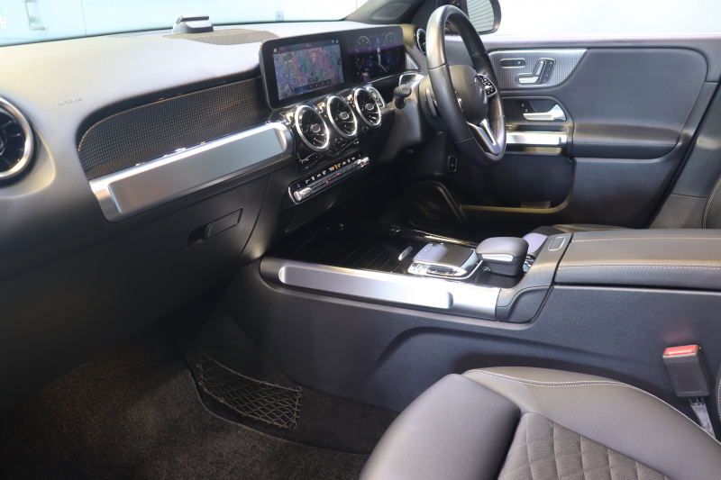 メルセデスベンツ GLB GLB200d ﾅﾋﾞｹﾞｰｼｮﾝP ﾚｰﾀﾞｰSP　ﾚｻﾞｰﾂｲﾝｼｰﾄ(ﾌﾞﾗｯｸ) ﾊﾟﾉﾗﾏｻﾝﾙｰﾌ 10.25ｲﾝﾁﾜｲﾄﾞﾅﾋﾞ&ｺｸﾋﾟｯﾄﾃﾞｨｽﾌﾟﾚｲ 360ｶﾒﾗ 360ｶﾒﾗ ｱｸﾃｨﾌﾞｸﾙｺﾝ ﾚｰﾝｷｰﾌﾟ&ﾚｰﾝﾁｪﾝｼﾞｱｼｽﾄ LEDﾍｯﾄﾞﾗｲﾄ　2年保証