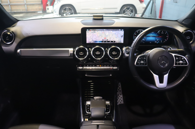 メルセデスベンツ GLB GLB200d ﾅﾋﾞｹﾞｰｼｮﾝP ﾚｰﾀﾞｰSP　ﾚｻﾞｰﾂｲﾝｼｰﾄ(ﾌﾞﾗｯｸ) ﾊﾟﾉﾗﾏｻﾝﾙｰﾌ 10.25ｲﾝﾁﾜｲﾄﾞﾅﾋﾞ&ｺｸﾋﾟｯﾄﾃﾞｨｽﾌﾟﾚｲ 360ｶﾒﾗ 360ｶﾒﾗ ｱｸﾃｨﾌﾞｸﾙｺﾝ ﾚｰﾝｷｰﾌﾟ&ﾚｰﾝﾁｪﾝｼﾞｱｼｽﾄ LEDﾍｯﾄﾞﾗｲﾄ　2年保証