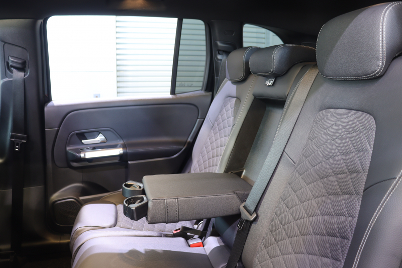 メルセデスベンツ GLB GLB200d ﾅﾋﾞｹﾞｰｼｮﾝP ﾚｰﾀﾞｰSP　ﾚｻﾞｰﾂｲﾝｼｰﾄ(ﾌﾞﾗｯｸ) ﾊﾟﾉﾗﾏｻﾝﾙｰﾌ 10.25ｲﾝﾁﾜｲﾄﾞﾅﾋﾞ&ｺｸﾋﾟｯﾄﾃﾞｨｽﾌﾟﾚｲ 360ｶﾒﾗ 360ｶﾒﾗ ｱｸﾃｨﾌﾞｸﾙｺﾝ ﾚｰﾝｷｰﾌﾟ&ﾚｰﾝﾁｪﾝｼﾞｱｼｽﾄ LEDﾍｯﾄﾞﾗｲﾄ　2年保証