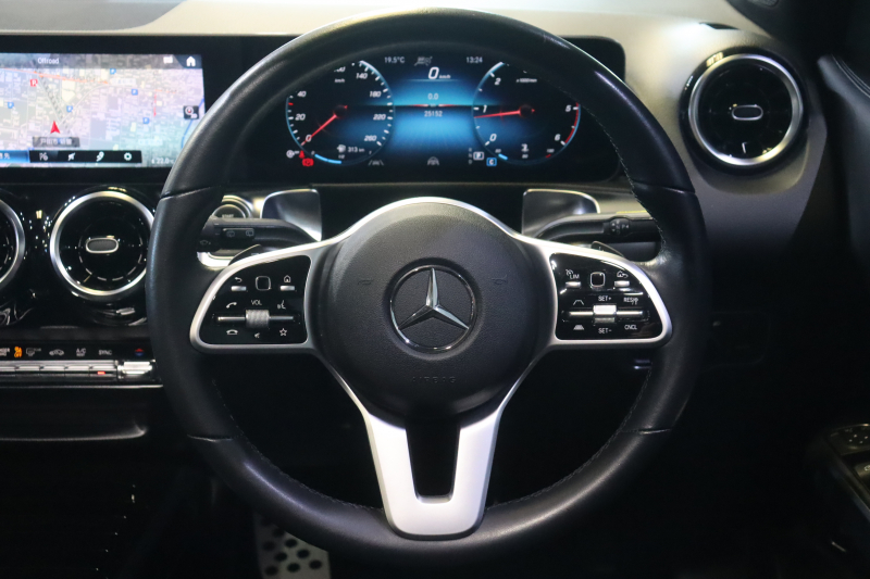 メルセデスベンツ GLB GLB200d ﾅﾋﾞｹﾞｰｼｮﾝP ﾚｰﾀﾞｰSP　ﾚｻﾞｰﾂｲﾝｼｰﾄ(ﾌﾞﾗｯｸ) ﾊﾟﾉﾗﾏｻﾝﾙｰﾌ 10.25ｲﾝﾁﾜｲﾄﾞﾅﾋﾞ&ｺｸﾋﾟｯﾄﾃﾞｨｽﾌﾟﾚｲ 360ｶﾒﾗ 360ｶﾒﾗ ｱｸﾃｨﾌﾞｸﾙｺﾝ ﾚｰﾝｷｰﾌﾟ&ﾚｰﾝﾁｪﾝｼﾞｱｼｽﾄ LEDﾍｯﾄﾞﾗｲﾄ　2年保証