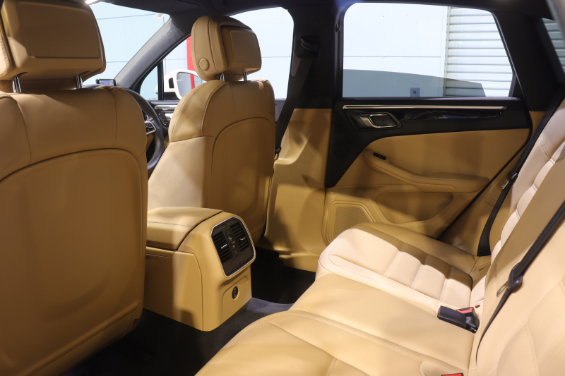 ポルシェ マカン GTS ｽﾎﾟｰﾂｸﾛﾉP　PASM ﾂｰﾄﾝﾚｻﾞｰ(ﾍﾞｰｼﾞｭ/ﾌﾞﾗｯｸ) 18way電動ｼｰﾄ ﾍﾞﾝﾁﾚｰﾀｰ PCMﾅﾋﾞ CarPlay PDLS+LEDﾍｯﾄﾞﾗｲﾄ ｽﾎﾟｰﾂｴｸﾞｿﾞｰｽﾄ 360ｶﾒﾗ ｽﾃｱﾘﾝｸﾞﾋｰﾀｰ ﾀﾞｰｸｳｫｰﾙﾅｯﾄｳｯﾄﾞｲﾝﾃﾘｱ 19ｲﾝﾁﾏｶﾝﾀｰﾎﾞAW　2年保証