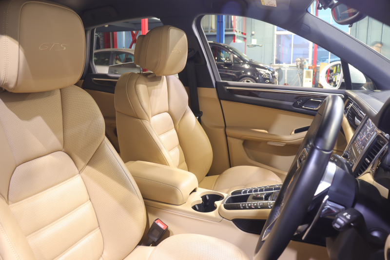 ポルシェ マカン GTS ｽﾎﾟｰﾂｸﾛﾉP　PASM ﾂｰﾄﾝﾚｻﾞｰ(ﾍﾞｰｼﾞｭ/ﾌﾞﾗｯｸ) 18way電動ｼｰﾄ ﾍﾞﾝﾁﾚｰﾀｰ PCMﾅﾋﾞ CarPlay PDLS+LEDﾍｯﾄﾞﾗｲﾄ ｽﾎﾟｰﾂｴｸﾞｿﾞｰｽﾄ 360ｶﾒﾗ ｽﾃｱﾘﾝｸﾞﾋｰﾀｰ ﾀﾞｰｸｳｫｰﾙﾅｯﾄｳｯﾄﾞｲﾝﾃﾘｱ 19ｲﾝﾁﾏｶﾝﾀｰﾎﾞAW　2年保証