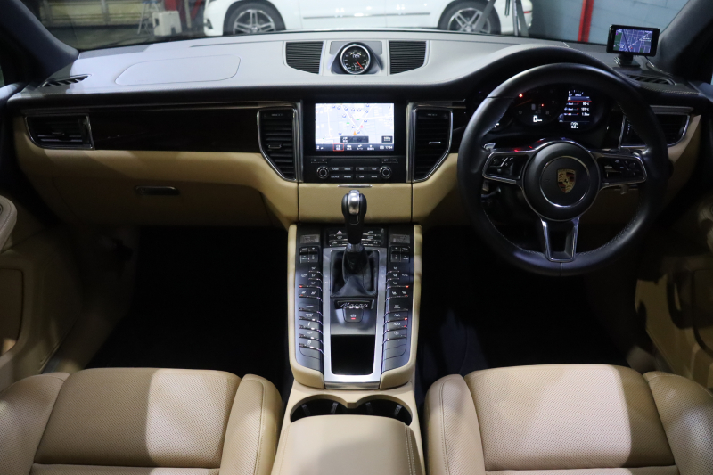ポルシェ マカン GTS ｽﾎﾟｰﾂｸﾛﾉP　PASM ﾂｰﾄﾝﾚｻﾞｰ(ﾍﾞｰｼﾞｭ/ﾌﾞﾗｯｸ) 18way電動ｼｰﾄ ﾍﾞﾝﾁﾚｰﾀｰ PCMﾅﾋﾞ CarPlay PDLS+LEDﾍｯﾄﾞﾗｲﾄ ｽﾎﾟｰﾂｴｸﾞｿﾞｰｽﾄ 360ｶﾒﾗ ｽﾃｱﾘﾝｸﾞﾋｰﾀｰ ﾀﾞｰｸｳｫｰﾙﾅｯﾄｳｯﾄﾞｲﾝﾃﾘｱ 19ｲﾝﾁﾏｶﾝﾀｰﾎﾞAW　2年保証