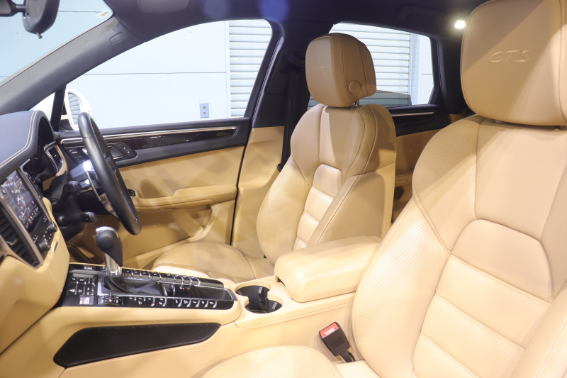 ポルシェ マカン GTS ｽﾎﾟｰﾂｸﾛﾉP　PASM ﾂｰﾄﾝﾚｻﾞｰ(ﾍﾞｰｼﾞｭ/ﾌﾞﾗｯｸ) 18way電動ｼｰﾄ ﾍﾞﾝﾁﾚｰﾀｰ PCMﾅﾋﾞ CarPlay PDLS+LEDﾍｯﾄﾞﾗｲﾄ ｽﾎﾟｰﾂｴｸﾞｿﾞｰｽﾄ 360ｶﾒﾗ ｽﾃｱﾘﾝｸﾞﾋｰﾀｰ ﾀﾞｰｸｳｫｰﾙﾅｯﾄｳｯﾄﾞｲﾝﾃﾘｱ 19ｲﾝﾁﾏｶﾝﾀｰﾎﾞAW　2年保証