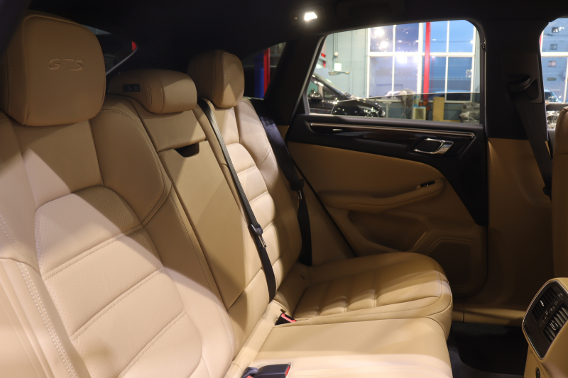 ポルシェ マカン GTS ｽﾎﾟｰﾂｸﾛﾉP　PASM ﾂｰﾄﾝﾚｻﾞｰ(ﾍﾞｰｼﾞｭ/ﾌﾞﾗｯｸ) 18way電動ｼｰﾄ ﾍﾞﾝﾁﾚｰﾀｰ PCMﾅﾋﾞ CarPlay PDLS+LEDﾍｯﾄﾞﾗｲﾄ ｽﾎﾟｰﾂｴｸﾞｿﾞｰｽﾄ 360ｶﾒﾗ ｽﾃｱﾘﾝｸﾞﾋｰﾀｰ ﾀﾞｰｸｳｫｰﾙﾅｯﾄｳｯﾄﾞｲﾝﾃﾘｱ 19ｲﾝﾁﾏｶﾝﾀｰﾎﾞAW　2年保証