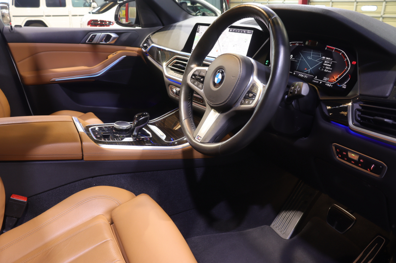 BMW X5 xDrive 35d Mｽﾎﾟｰﾂ ﾄﾞﾗｲﾋﾞﾝｸﾞﾀﾞｲﾅﾐｸｽP　ﾄﾞﾗｲﾋﾞﾝｸﾞｱｼｽﾄﾌﾟﾛ ｱﾀﾞﾌﾟﾃｨﾌﾞｴｱｻｽ ｲﾝﾃｸﾞﾚｲﾃｯﾄﾞｱｸﾃｨﾌﾞｽﾃｱ ｺﾆｬｯｸﾚｻﾞｰ ﾊﾟﾉﾗﾏｻﾝﾙｰﾌ 第7世代iDriveﾅﾋﾞ CarPlay ﾍｯﾄﾞｱｯﾌﾟD OP21ｲﾝﾁAW　2年保証