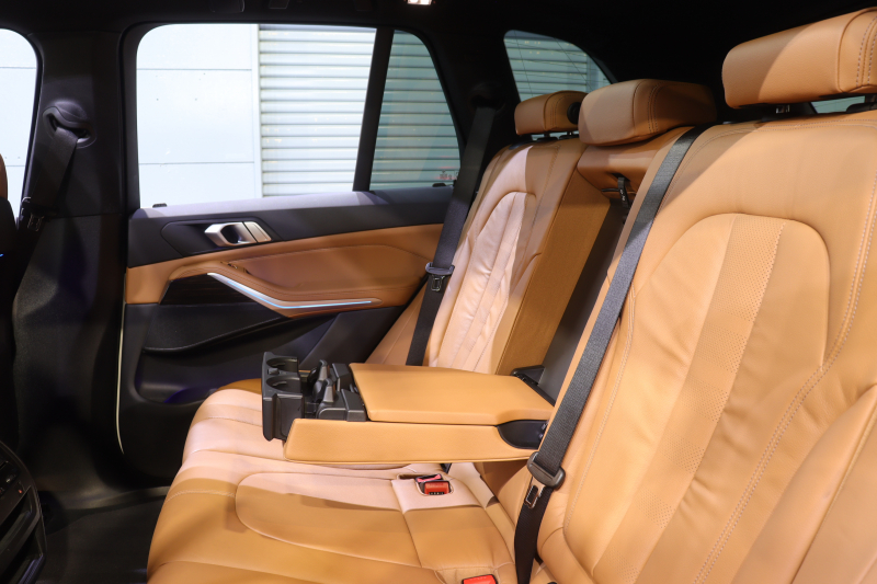 BMW X5 xDrive 35d Mｽﾎﾟｰﾂ ﾄﾞﾗｲﾋﾞﾝｸﾞﾀﾞｲﾅﾐｸｽP　ﾄﾞﾗｲﾋﾞﾝｸﾞｱｼｽﾄﾌﾟﾛ ｱﾀﾞﾌﾟﾃｨﾌﾞｴｱｻｽ ｲﾝﾃｸﾞﾚｲﾃｯﾄﾞｱｸﾃｨﾌﾞｽﾃｱ ｺﾆｬｯｸﾚｻﾞｰ ﾊﾟﾉﾗﾏｻﾝﾙｰﾌ 第7世代iDriveﾅﾋﾞ CarPlay ﾍｯﾄﾞｱｯﾌﾟD OP21ｲﾝﾁAW　2年保証