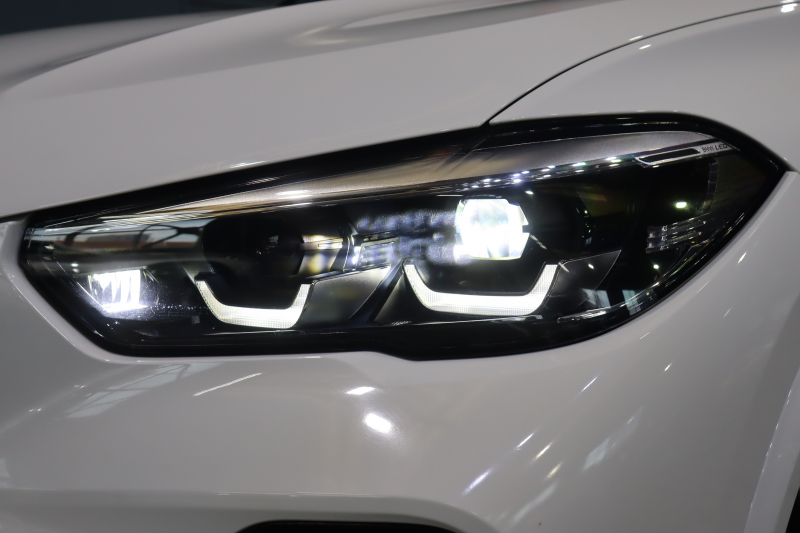 BMW X5 xDrive 35d Mｽﾎﾟｰﾂ ﾄﾞﾗｲﾋﾞﾝｸﾞﾀﾞｲﾅﾐｸｽP　ﾄﾞﾗｲﾋﾞﾝｸﾞｱｼｽﾄﾌﾟﾛ ｱﾀﾞﾌﾟﾃｨﾌﾞｴｱｻｽ ｲﾝﾃｸﾞﾚｲﾃｯﾄﾞｱｸﾃｨﾌﾞｽﾃｱ ｺﾆｬｯｸﾚｻﾞｰ ﾊﾟﾉﾗﾏｻﾝﾙｰﾌ 第7世代iDriveﾅﾋﾞ CarPlay ﾍｯﾄﾞｱｯﾌﾟD OP21ｲﾝﾁAW　2年保証