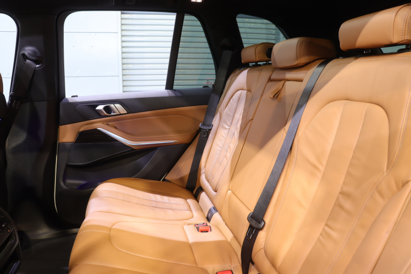 BMW X5 xDrive 35d Mｽﾎﾟｰﾂ ﾄﾞﾗｲﾋﾞﾝｸﾞﾀﾞｲﾅﾐｸｽP　ﾄﾞﾗｲﾋﾞﾝｸﾞｱｼｽﾄﾌﾟﾛ ｱﾀﾞﾌﾟﾃｨﾌﾞｴｱｻｽ ｲﾝﾃｸﾞﾚｲﾃｯﾄﾞｱｸﾃｨﾌﾞｽﾃｱ ｺﾆｬｯｸﾚｻﾞｰ ﾊﾟﾉﾗﾏｻﾝﾙｰﾌ 第7世代iDriveﾅﾋﾞ CarPlay ﾍｯﾄﾞｱｯﾌﾟD OP21ｲﾝﾁAW　2年保証