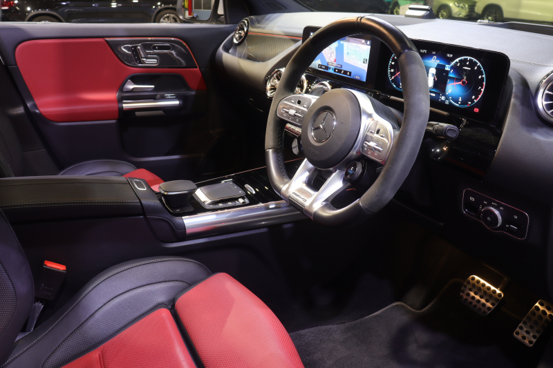 AMG GLA GLA35 4MATIC AMGﾊﾟﾌｫｰﾏﾝｽ&ｱﾄﾞﾊﾞﾝｽﾄ&ﾅﾋﾞｹﾞｰｼｮﾝP ﾚｰﾀﾞｰSP　1ｵｰﾅｰ AMGﾊﾟﾌｫｰﾏﾝｽｼｰﾄ 本革(赤/黒) ﾊﾟﾉﾗﾏｻﾝﾙｰﾌ 10.25ｲﾝﾁﾜｲﾄﾞﾅﾋﾞ ｱﾄﾞﾊﾞﾝｽﾄﾞｻｳﾝﾄﾞ ﾍｯﾄﾞｱｯﾌﾟD 360ｶﾒﾗ ﾌｯﾄﾄﾗﾝｸ ﾏﾙﾁﾋﾞｰﾑLED　2年保証