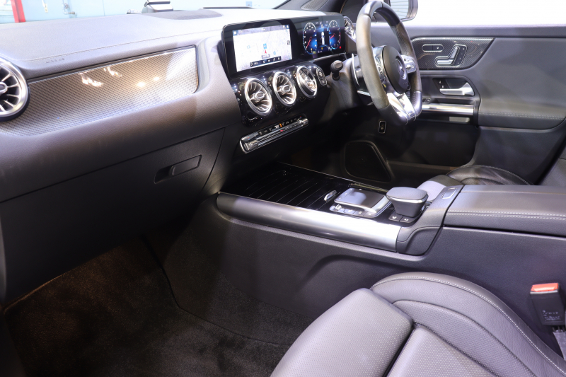 AMG GLA GLA35 4MATIC AMGﾊﾟﾌｫｰﾏﾝｽ&ｱﾄﾞﾊﾞﾝｽﾄ&ﾅﾋﾞｹﾞｰｼｮﾝP ﾚｰﾀﾞｰSP　AMGﾊﾟﾌｫｰﾏﾝｽｼｰﾄ 本革(灰/黒) ﾊﾟﾉﾗﾏｻﾝﾙｰﾌ 10.25ｲﾝﾁﾜｲﾄﾞﾅﾋﾞ ｱﾄﾞﾊﾞﾝｽﾄﾞｻｳﾝﾄﾞ ﾍｯﾄﾞｱｯﾌﾟD 360ｶﾒﾗ ﾌｯﾄﾄﾗﾝｸ ﾏﾙﾁﾋﾞｰﾑLED　2年保証