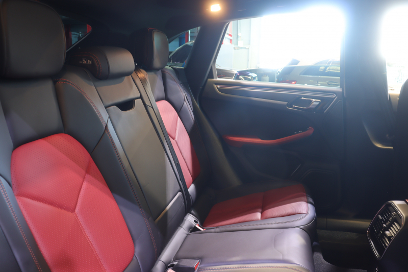 ポルシェ マカン 後期ﾓﾃﾞﾙ ｱｸﾃｨﾌﾞｸﾙｺﾝ ﾂｰﾄｰﾝﾚｻﾞｰｲﾝﾃﾘｱ(黒/赤) 10.9ｲﾝﾁPCMﾅﾋﾞ CarPlay ﾚｰﾝﾁｪﾝｼﾞｱｼｽﾄ LEDﾍｯﾄﾞﾗｲﾄ ｴﾝﾄﾘｰﾄﾞﾗｲﾌﾞ ｼｰﾄﾋｰﾀｰ 360ｶﾒﾗ 20ｲﾝﾁﾀｰﾎﾞAW 　2年保証付