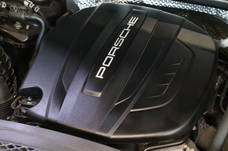 ポルシェ マカン 後期ﾓﾃﾞﾙ ｱｸﾃｨﾌﾞｸﾙｺﾝ ﾂｰﾄｰﾝﾚｻﾞｰｲﾝﾃﾘｱ(黒/赤) 10.9ｲﾝﾁPCMﾅﾋﾞ CarPlay ﾚｰﾝﾁｪﾝｼﾞｱｼｽﾄ LEDﾍｯﾄﾞﾗｲﾄ ｴﾝﾄﾘｰﾄﾞﾗｲﾌﾞ ｼｰﾄﾋｰﾀｰ 360ｶﾒﾗ 20ｲﾝﾁﾀｰﾎﾞAW 　2年保証付