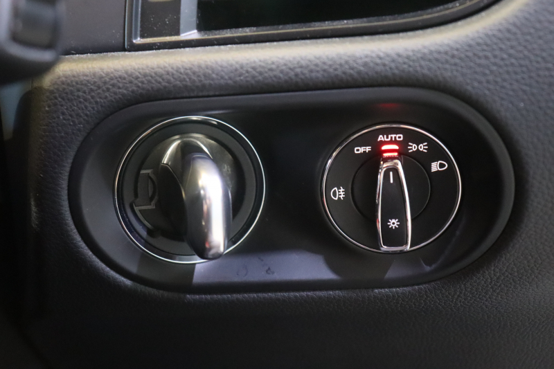 ポルシェ マカン 後期ﾓﾃﾞﾙ ｱｸﾃｨﾌﾞｸﾙｺﾝ ﾂｰﾄｰﾝﾚｻﾞｰｲﾝﾃﾘｱ(黒/赤) 10.9ｲﾝﾁPCMﾅﾋﾞ CarPlay ﾚｰﾝﾁｪﾝｼﾞｱｼｽﾄ LEDﾍｯﾄﾞﾗｲﾄ ｴﾝﾄﾘｰﾄﾞﾗｲﾌﾞ ｼｰﾄﾋｰﾀｰ 360ｶﾒﾗ 20ｲﾝﾁﾀｰﾎﾞAW 　2年保証付