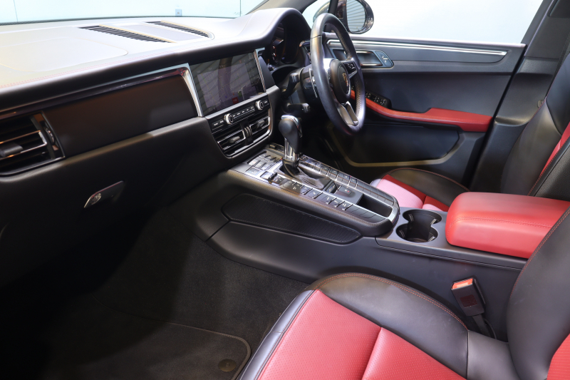 ポルシェ マカン 後期ﾓﾃﾞﾙ ｱｸﾃｨﾌﾞｸﾙｺﾝ ﾂｰﾄｰﾝﾚｻﾞｰｲﾝﾃﾘｱ(黒/赤) 10.9ｲﾝﾁPCMﾅﾋﾞ CarPlay ﾚｰﾝﾁｪﾝｼﾞｱｼｽﾄ LEDﾍｯﾄﾞﾗｲﾄ ｴﾝﾄﾘｰﾄﾞﾗｲﾌﾞ ｼｰﾄﾋｰﾀｰ 360ｶﾒﾗ 20ｲﾝﾁﾀｰﾎﾞAW 　2年保証付